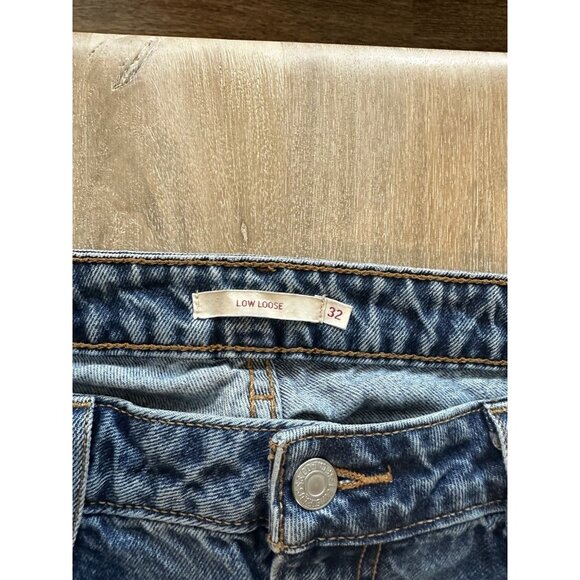Levi's Low Loose Jeans in Medium Wash Size 32 X 30 - Picture 3 of 7